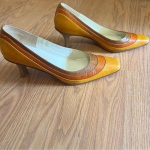 Vintage Lily of France Yellow and Tan Kitten Heels Size 7